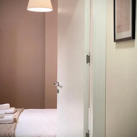 Centre For 6 Guests Sofie