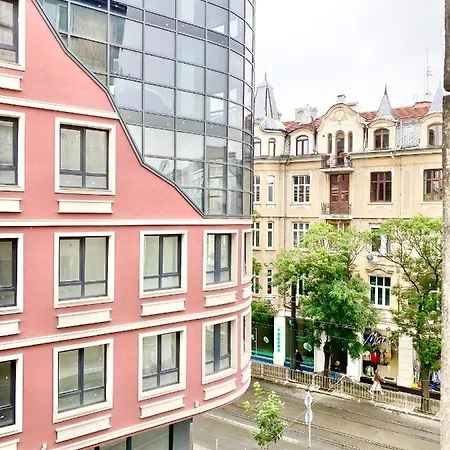 Centre For 6 Guests *